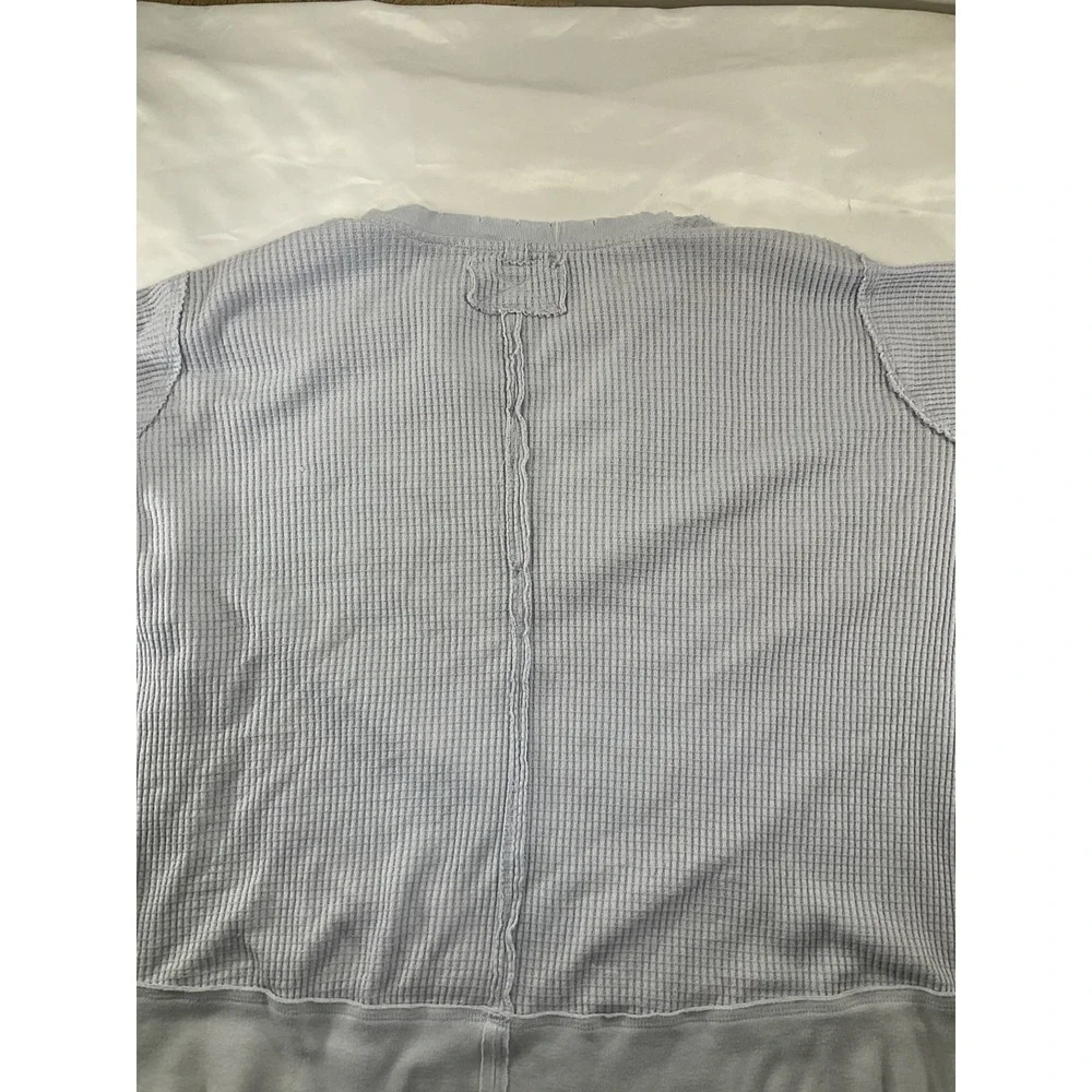 Free People We the Free Buttercup Distressed Thermal Shirt Sz XS lBaby Blue 247